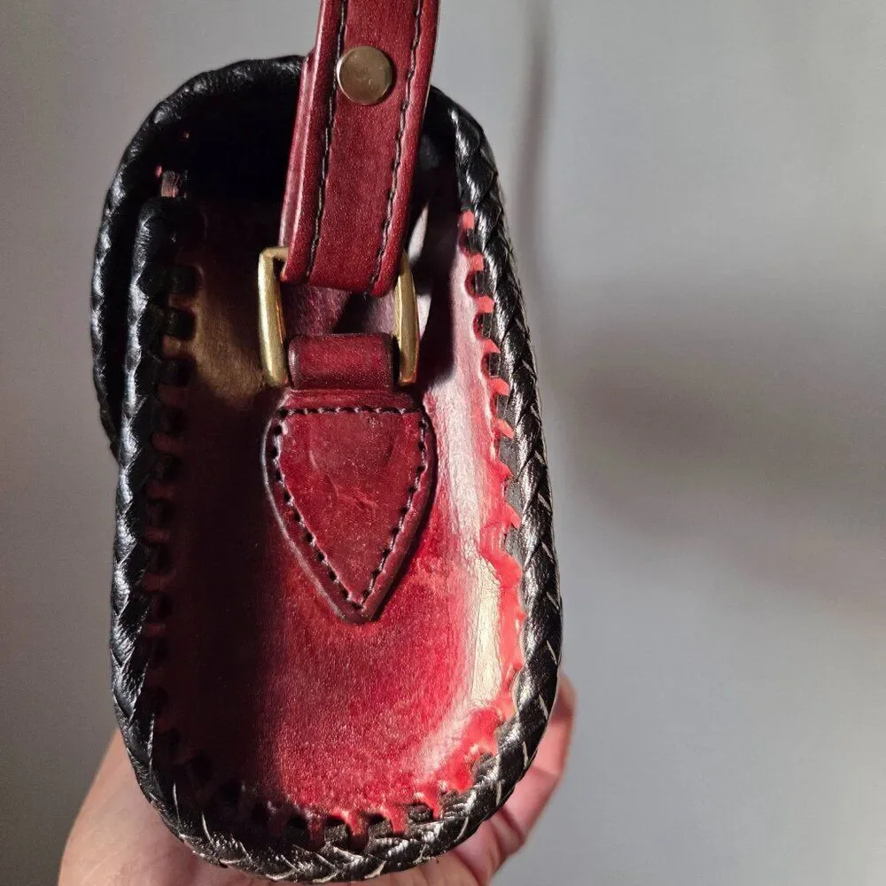 EUC VINTAGE GENUINE LEATHER SMALL TOOLED CROSSBODY BAG